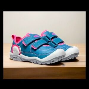 New Keen Knotch Hollow Kids Size 5 Blue Pink  Double Strap Sneaker